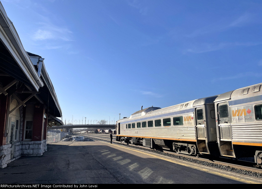 VIA185 stopped at Sudbury Station